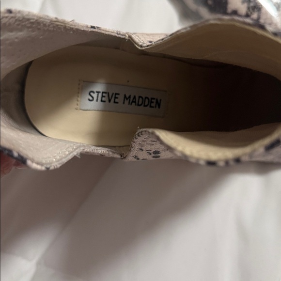 Steve Madden Black and Cream Snakeskin Ankle Booties - Picture 2 of 8